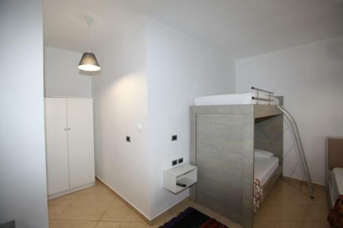 Hostal Room In Bb - Hotel Horizont - Shkalla Room 01