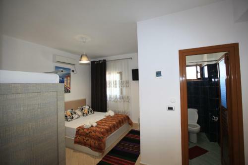 Hostal Room In Bb - Hotel Horizont - Shkalla Room 01