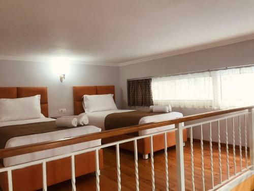 Crown Deluxe Apartments