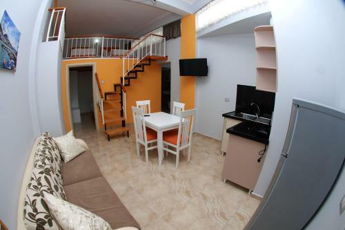 Crown Deluxe Apartments