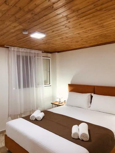 Crown Deluxe Apartments