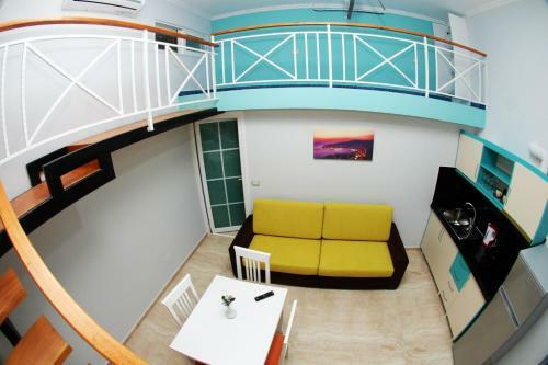 Crown Deluxe Apartments