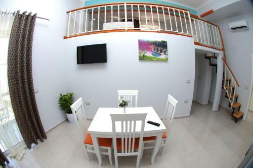 Crown Deluxe Apartments