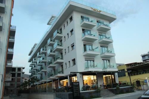Hotel Bar Restaurant Triumf Shengjin