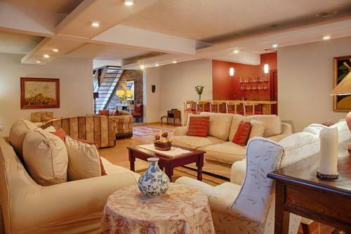 Hostal Adagio Guest House