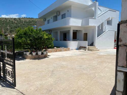 Violeta Apartments White 2 Bedrooms