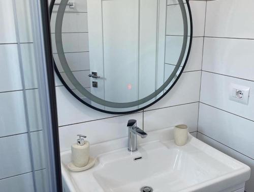 Violeta Apartments Yellow 1 Bedroom