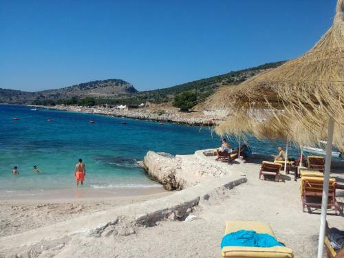 Violeta Apartments Yellow 1 Bedroom