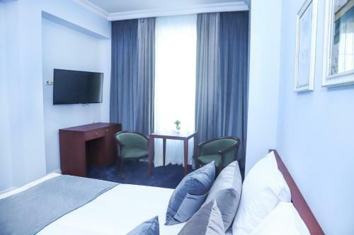 Grand F Hotel
