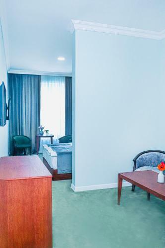 Grand F Hotel
