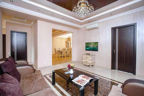 Stay Inn-royal Suite Apartments