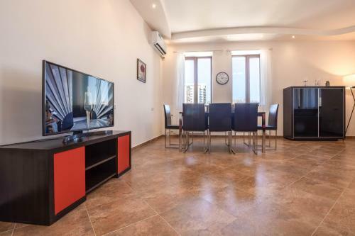 Stay Inn-royal Suite Apartments