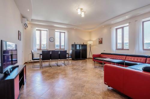Stay Inn-royal Suite Apartments