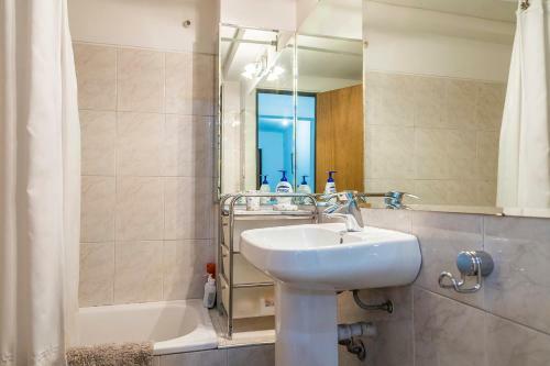 Apartamento Luminous And Big Apt, The Best Location, Aristides