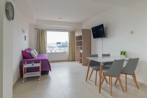 Happy Guest Apart