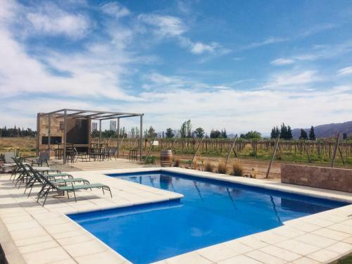 Tres Cruces Wine Lodge
