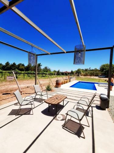 Tres Cruces Wine Lodge