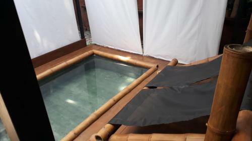 Suites & Tent Experience