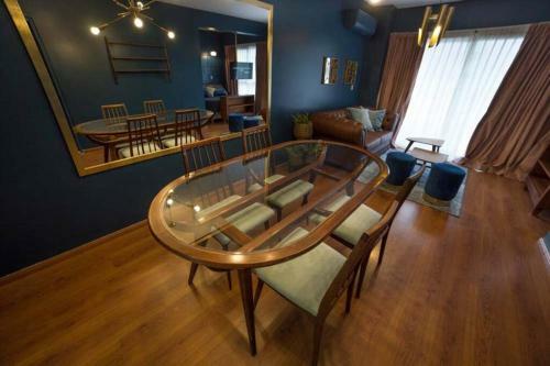 Apartamento Golden Moon Mid Century Modern