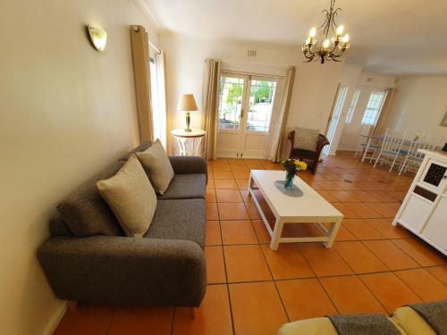 Hostal Paradiso Guesthouse & Self-catering Cottage