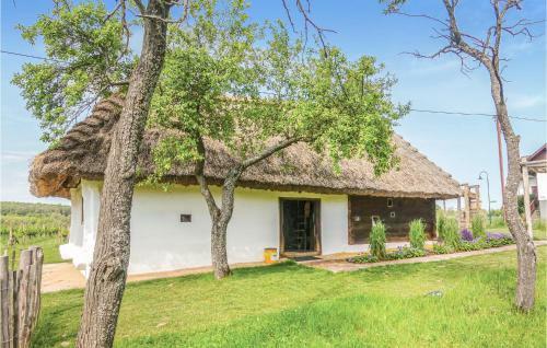 Awesome Home In Deutsch Sch�tzen W/ 2 Bedrooms