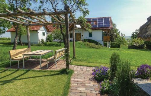 Awesome Home In Deutsch Sch�tzen W/ 2 Bedrooms