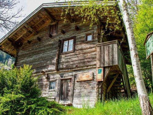 Attractive Apartment In Hainzenberg With Ski Storage