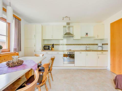Attractive Apartment In Hainzenberg With Ski Storage