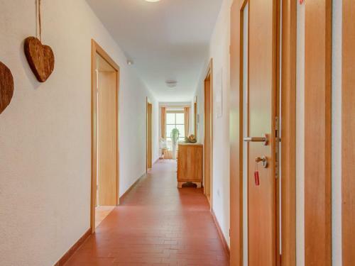 Attractive Apartment In Hainzenberg With Ski Storage