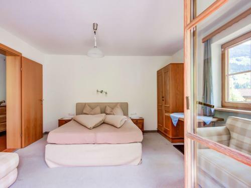 Attractive Apartment In Hainzenberg With Ski Storage