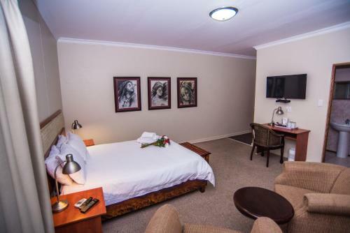 Hostal Adelante Lodge