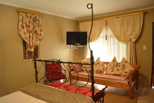 Hostal Le Chateau Guest House And Conference Centre