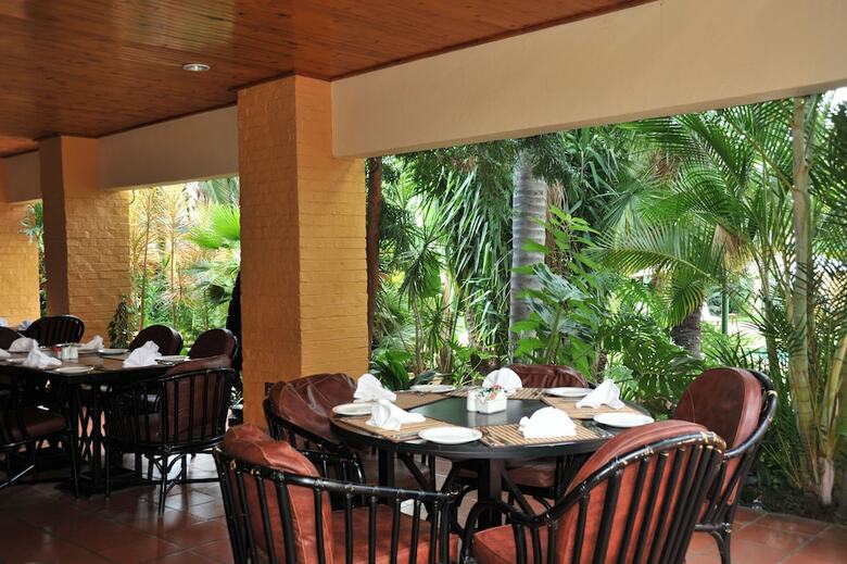 Safari Lodge Hotel & Convention Centre