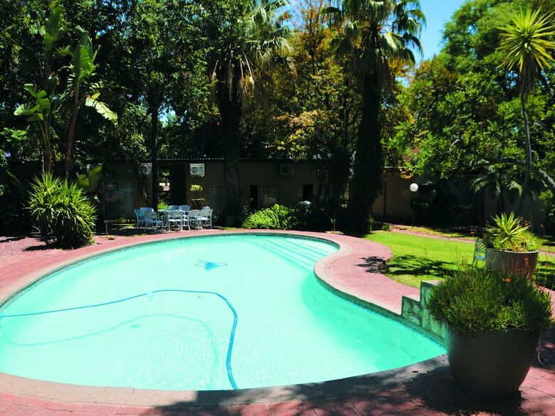 Safari Lodge Hotel & Convention Centre