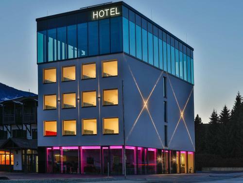 Hotel On The Way 24