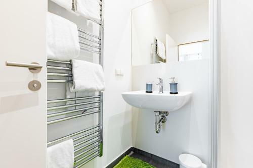 West Apartments - Contactless Check-in