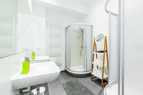 West Apartments - Contactless Check-in