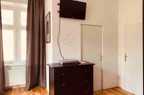 Spacious 1 Br City Apartment Belvedere