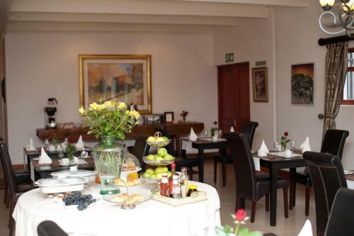 Hostal Val Du Charron Guest House & Wine Estate