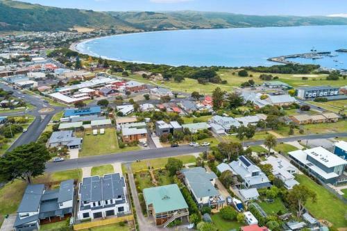 Luxurious 4 Bedroom Ocean View Holiday House