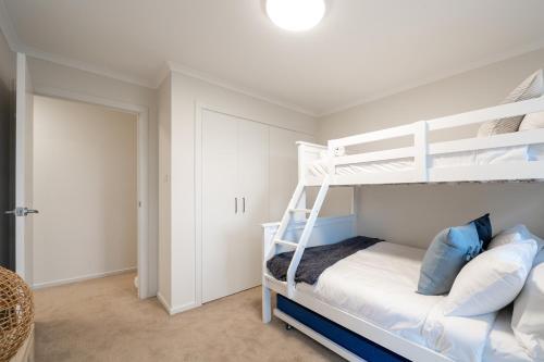 Water View Home- Minutes To Town