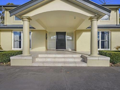 Camelot - Superbly Proportioned And Ideally Located