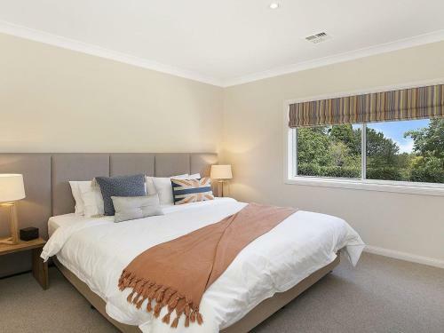 Hillview Cottage - Classic Country Comfort And Charm