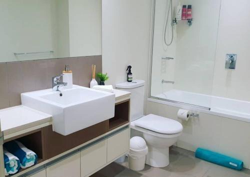 Sk2 - Charming Skyline Cbd W River Views 3 Br Private Apartment