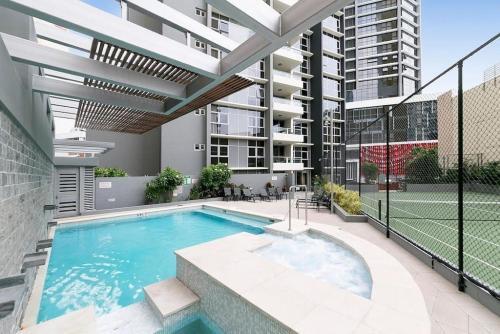 Sk2 - Charming Skyline Cbd W River Views 3 Br Private Apartment
