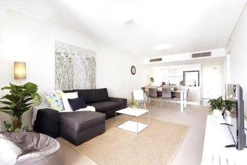 Sk2 - Charming Skyline Cbd W River Views 3 Br Private Apartment