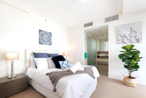 Sk2 - Charming Skyline Cbd W River Views 3 Br Private Apartment