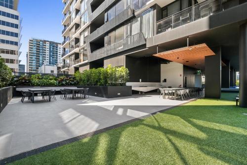 Resort-style Apartment With Balcony, Pool And Gym