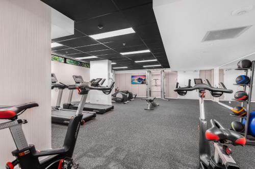 Apartamento Convenient Inner-city Pad With Pool Gym And Sauna