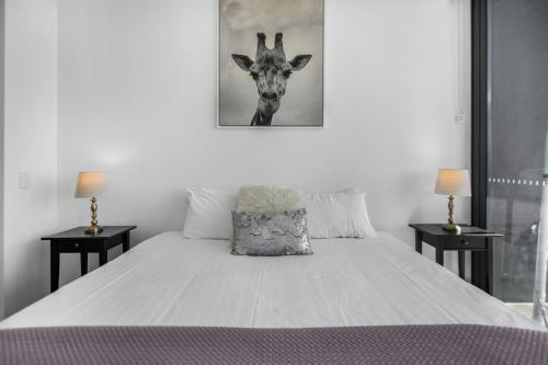 Top Floor 3 Bed Apartment With Million Dollar Views